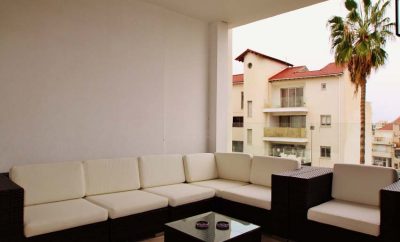 Апартаменты СИТИ ЛИВИНГ в современном комплексе с бассейном рядом с морем