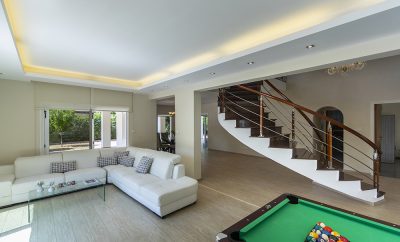 ОСОБНЯК МЭНЭУ на берегу моря с 5 спальнями, сауной, бассейном и садом