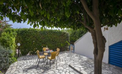 ELISE — колоритная квартира с садом и шезлонгами в центре Протараса