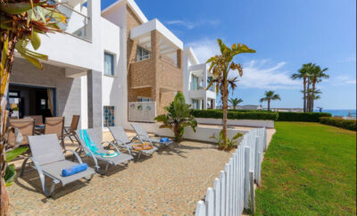 NORA VILLA  — пляжный коттедж возле причала и набережной Протараса