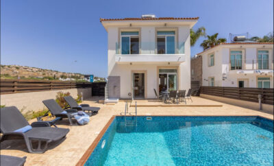 PARROG FIG TREE BAY — вилла с бассейном в уютном месте у моря